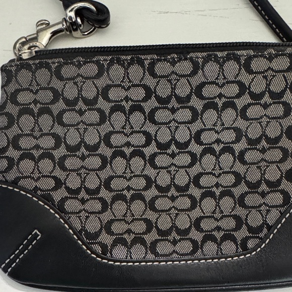 Coach wristlet - Picture 2 of 9